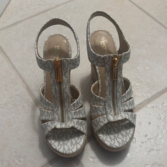 Michael Kors Cream Wedge Sandals with Strappy Design - Picture 1 of 4